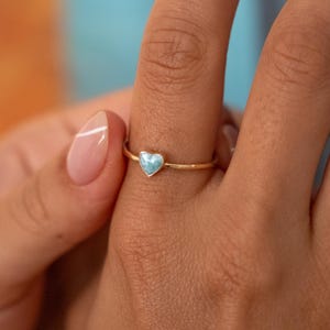 Gouden hartring – 14K massief gouden sierlijke blauw geëmailleerde hartband, minimalistische liefdesring, schattige alledaagse sieraden