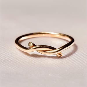 Minimalist Knot Ring – 14K Solid Gold Thin Band, Dainty Twist Design, Everyday Stackable Jewelry, Handmade Gold Promise Ring