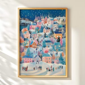 Puede incluir: Una impresión en acuarela enmarcada de una escena de un pueblo invernal. La obra de arte representa casas coloridas en un paisaje nevado bajo un cielo estrellado. Se ve a gente caminando y disfrutando del paisaje invernal.