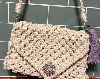 Bolso de hombro de macramé blanco