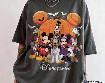 Comfort Colors® Vintage Halloween Pumpkin Shirt, Family Matching Fall Vacation 2026 Tee, Spooky Season Graphic, Halloween Family Shirt Trip