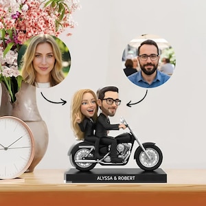 Personlig akrylparplakett: Anpassad design för par med motorcykelåkare