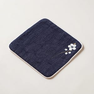 Toalla artesanal Chakin Matcha, mezcla de lino, estampado floral pintado a mano, 20 cm x 20 cm. Navy Blue