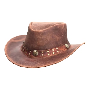 Men&#39;s Distressed Brown Leather Cowboy Hat with Studded Band, Western Outback Hat for Riding, Festival Wear, Vintage Rustic Style