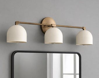 Aplique de pared moderno de 3 luces para tocador – Lámpara de 3 luces hecha a mano – Pantallas de cúpula de cerámica – Iluminación minimalista para baño – Lámpara de pared de mediados de siglo