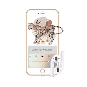 Puede incluir: Un smartphone dorado muestra una ilustración de leopardo con el texto "Unshakable Motivation". Auriculares inalámbricos blancos se colocan junto al teléfono. La pantalla es blanca.