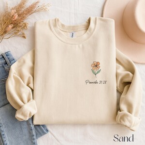Motherhood is Kingdom Work Sweatshirt, Christian Mom Shirt, Homeschool Mom Apparel, Mother's Day Gift bild 2