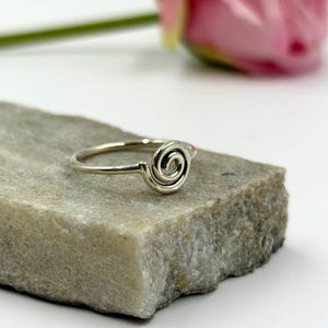 Sterlingzilveren spiraalring: handgemaakte minimalistische wervelring