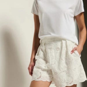Nation Ltd. Size Small relaxed fit elastic waistband lace short