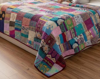 Colcha Kantha multicolor de patchwork hecha a mano, manta india de algodón estilo boho, cubrecama reversible.