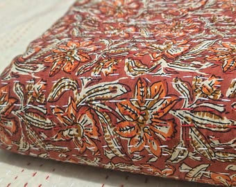 Trapunta Kantha floreale con stampa a blocchi di cotone, coperta Kantha indiana fatta a mano