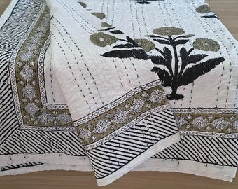 夏の装飾やベッドスプレッドに最適な、手縫いブロックプリントのカンタキルト（夏用ブランケット）