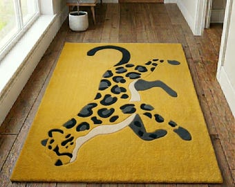 Tappeto leopardato, tappeto con stampa di animali saltellanti, tappeto moderno con motivi naturalistici, tappeto decorativo per camera da letto, tappeto giallo senape