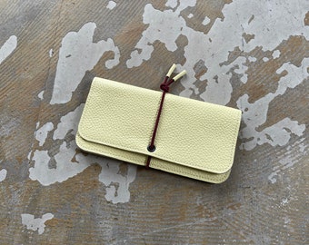 KNOT wallet wide - butter leather - burgundy elastic cord