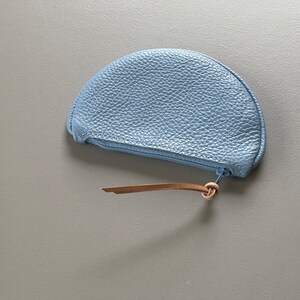 FLAT MOON purse cornflower leather imagen 4