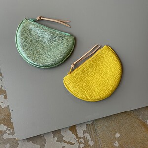 FLAT MOON purse green shimmer leather image 7