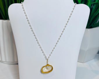 パールチェーン付きシェルネックレス - Etsy 日本