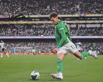 フットボール - ケイシー・マカティア - 直筆サイン入り 12 x 8 インチ フォトカード - アイルランド共和国 - COA