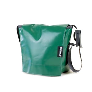 Petit sac messager avec bâche de camion, sac bandoulière imperméable fabriqué à partir d'une bâche de camion recyclée, sac messager, sac de messager, cartable