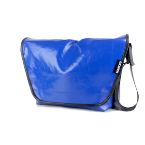 Grand Sac bandoulière fabriqué à partir de camion recyclées Tarp, homme, sac style cartable, sac MacBook