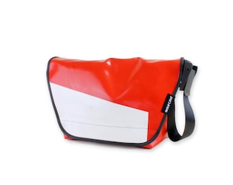 Bolsa de mensajero de lona de camión mediano / hecha de lona de camión reciclada / bolsa de mensajero impermeable / bolsa de ciclismo de cuerpo cruzado / bolso de hombro reciclado