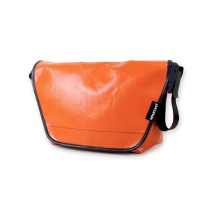 Grand Sac bandoulière fabriqué à partir de camion recyclées Tarp, homme, sac style cartable, sac MacBook
