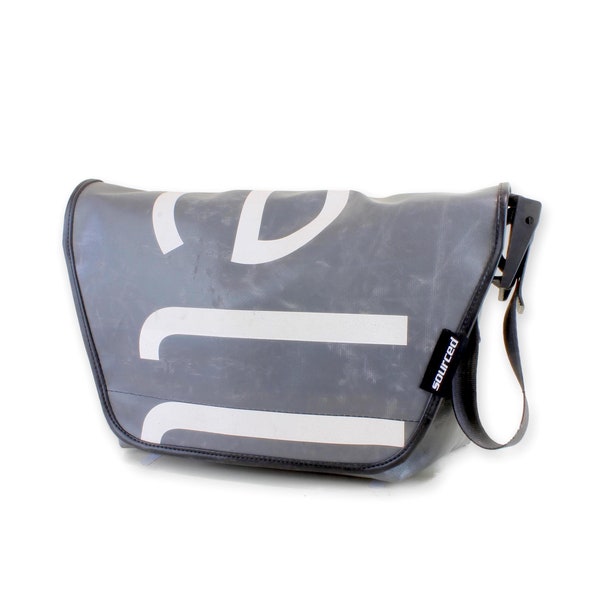 Medium Truck Tarp Messenger Bag | Recycled Messenger Bag | Bike Messenger Bag| Recycled Shoulder Bag | LKW Plane Tasche | Eco Friendly Gift