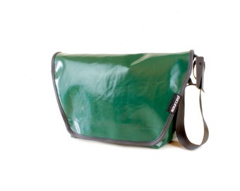 Grote Messenger Bag gemaakt van gerecyclede Truck Tarp, Man Bag, Satchel Style Bag, MacBook Bag