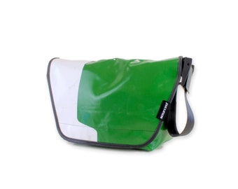 Bolsa de mensajero de lona de camión mediano / hecha de lona de camión reciclada / bolsa de mensajero impermeable / bolsa de ciclismo de cuerpo cruzado / bolso de hombro reciclado