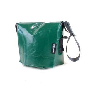 Petit sac messager avec bâche de camion, sac bandoulière imperméable fabriqué à partir d'une bâche de camion recyclée, sac messager, sac de messager, cartable