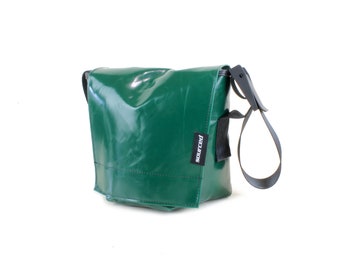 Kleine Truck Tarp Messenger Bag, waterdichte schoudertas gemaakt van gerecycled Truck Tarp, Messenger Bag, Courier Bag, Satchel messenger bag