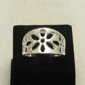 R000897 STERLING SILVER Ring Solid 925 Flower image 1