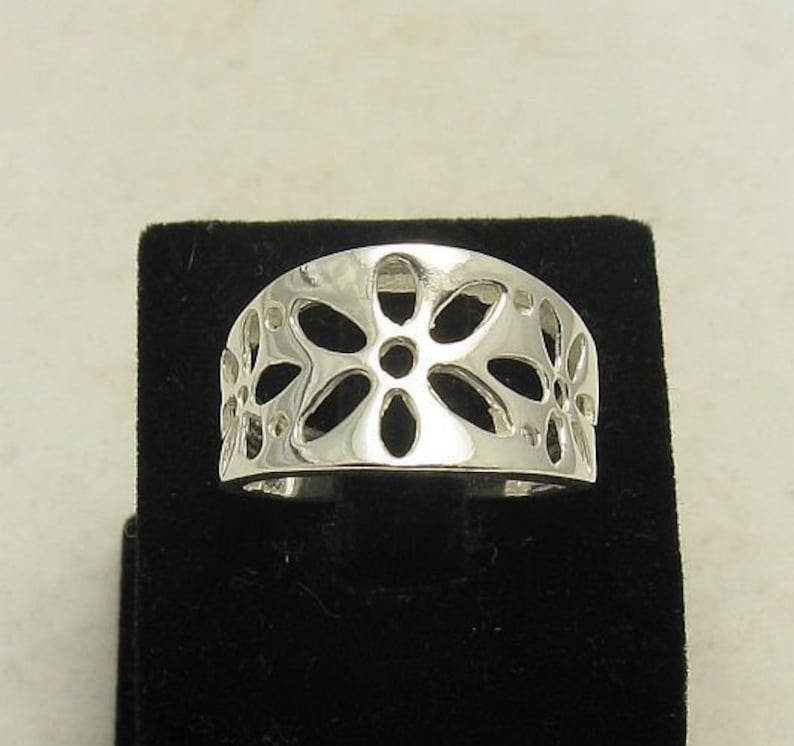 R000897 STERLING SILVER Ring Solid 925 Flower image 1