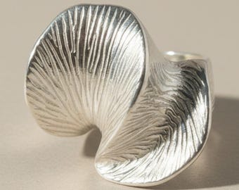 Ring i sterlingsilver med texturerat brett band, solidt stämplat 925, nickelfri