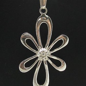 PE000621  Sterling silver pendant  Flower solid 925
