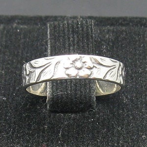 R000957 Small sterling silver ring solid 925 Flower band