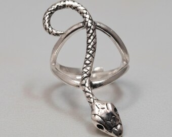 Anillo de serpiente de plata de ley, ajustable y llamativo.