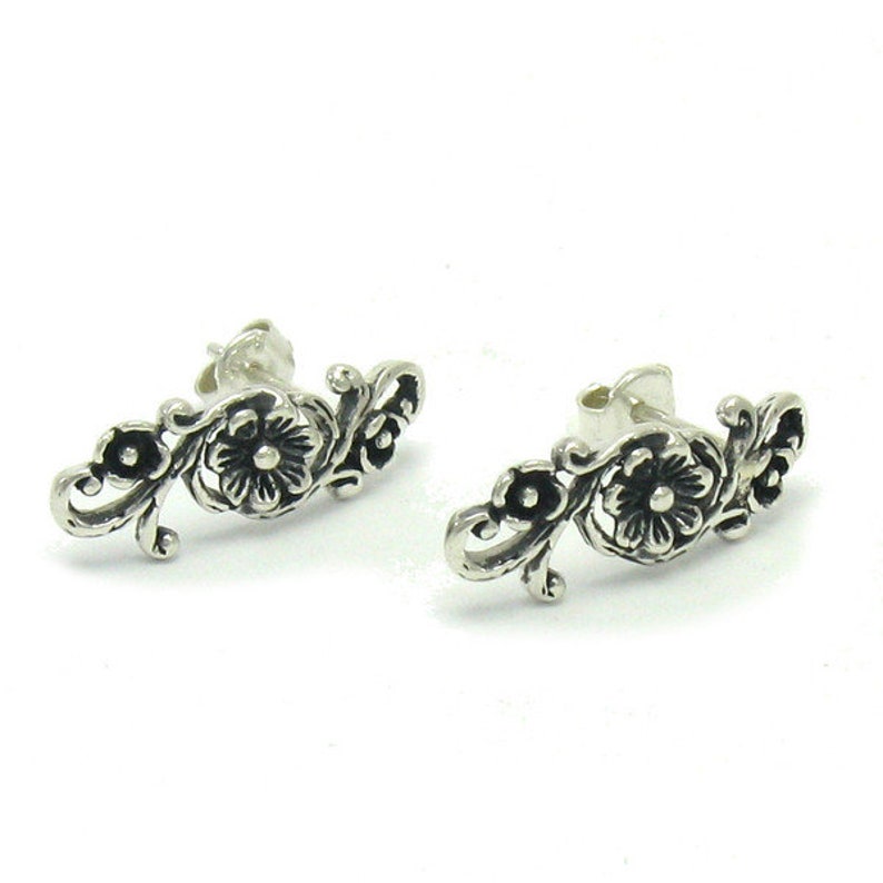 E000480 Sterling silver earrings Flowers