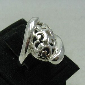 Anillo de plata de ley con diseño de volutas, joyería calada. imagen 3