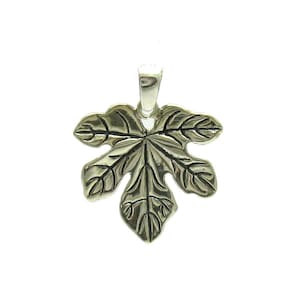 PE000105 Sterling Silver Pendant Solid 925 Maple Leaf