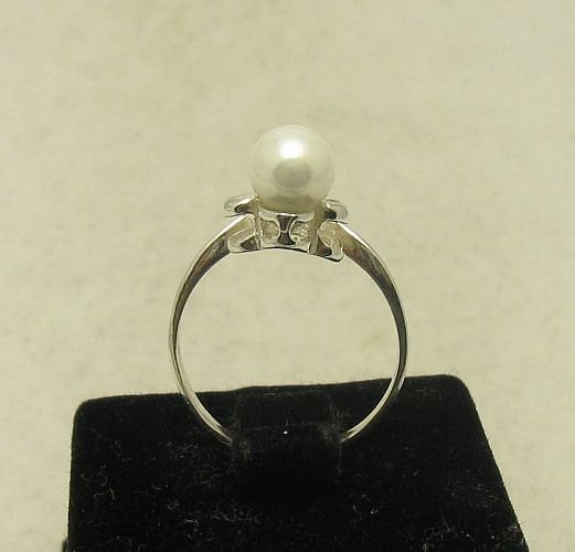 Sterling Silver Ring With Cubic Zirconia and Pearl Hallmarked 925 