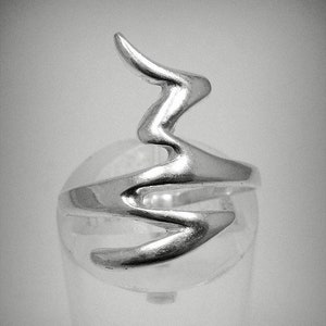 Sterling silver ring hallmarked 925 nickel free