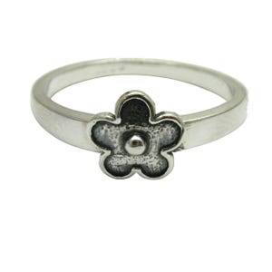 Dainty Sterling Silver Floral Ring Stamped 925 Nickel Free