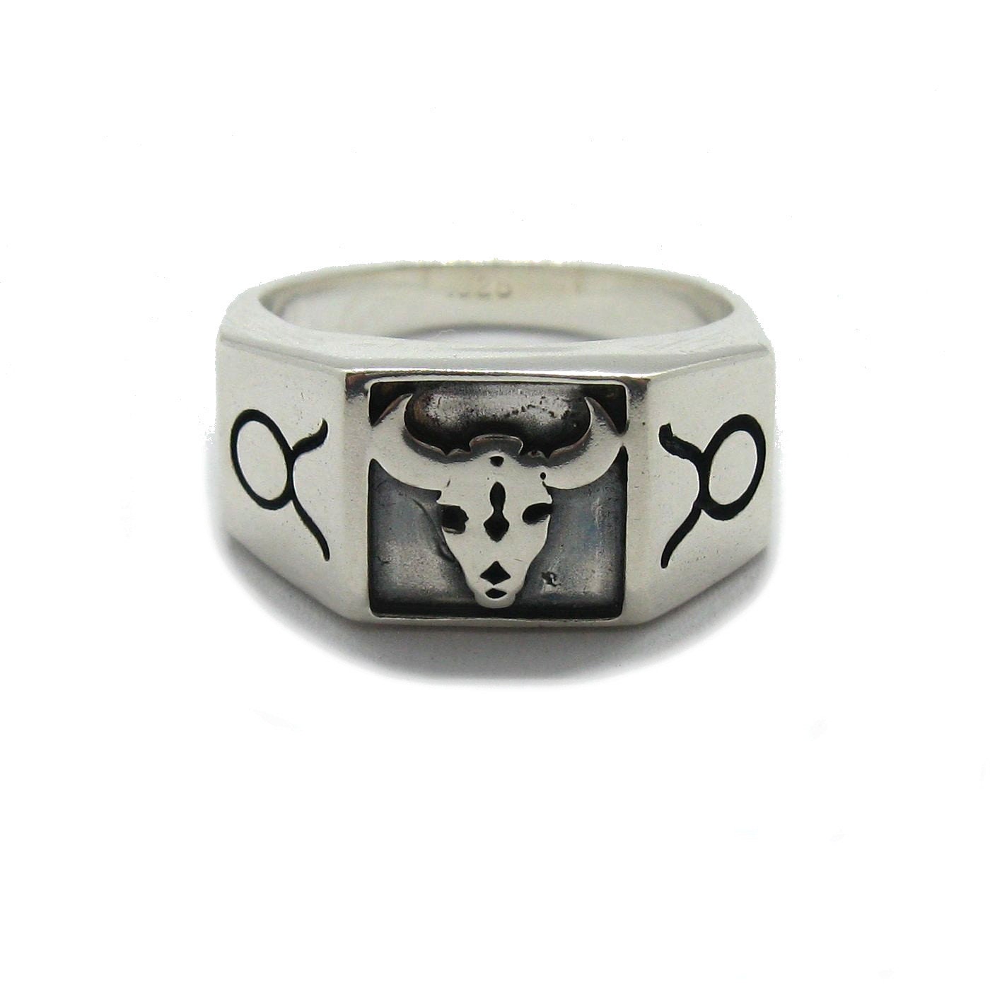 Кольцо с быком мужское. Бык с кольцом. Кольцо золотое для тельца. Кольцо телец. Перстень бык мужской.