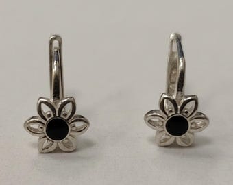 Ohrringe aus Sterlingsilber mit Blumenmuster, schwarze Emaille-Ohrhänger mit Blumenverschluss