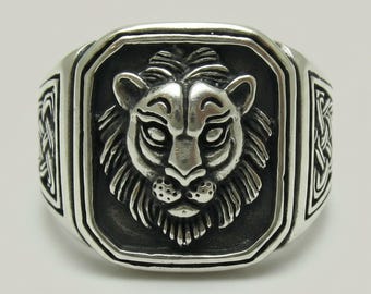 Anillo de plata de ley con cabeza de león y nudo celta
