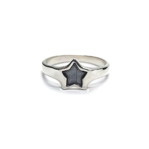Sterlingzilveren ring massief gemerkt 925 ster Comfort Fit