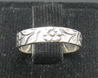 R000957 Small sterling silver ring solid 925 Flower band