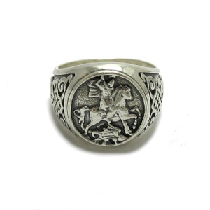 R001779 Sterling silver ring solid 925 St George