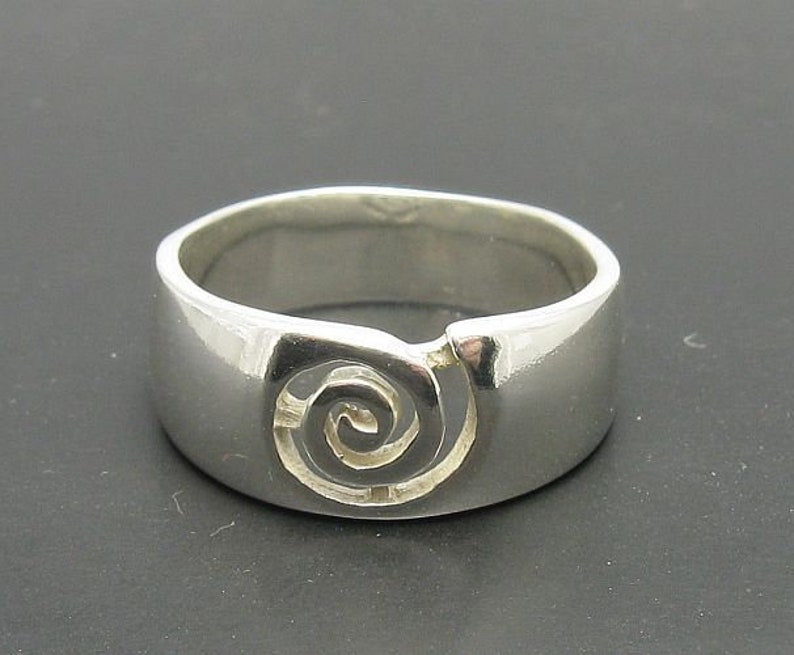 R000216 STERLING SILVER Band Ring Solid 925 Spiral image 1